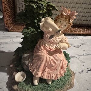 1990 Maud Humphrey Bogart Little Miss Muffet H5621 Figurine, Heirloom Tradition